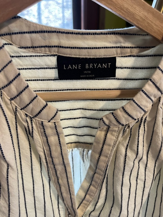 Lane Bryant White Navy Pinstripe Peasant Button-Front Top - Picture 4 of 6